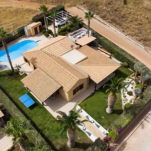 Villa Amira, Custonaci